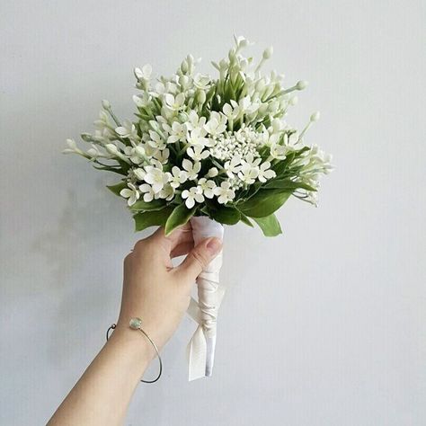 Small Bride Bouquets White, Mini Bouquet Flowers Wedding, Bridesmaid Micro Bouquet, Tiny Flowers Bouquet, Tiny Bridesmaid Bouquet, Micro Wedding Bouquet, Small White Bridesmaid Bouquet, Small Wedding Bouquet Simple, Small Hand Bouquet