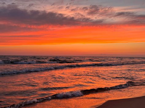 Sunset Wallpapers For Laptop, Beach Sunset Horizontal, Aesthetic Sunset Wallpaper Laptop, Sunsets Horizontal, Laptop Wallpaper Aesthetic Summer, Laptop Wallpaper Desktop Wallpapers Sunset, Horizontal Sunset Aesthetic, Sunset Aesthetic Horizontal, Sunset Laptop Wallpaper Aesthetic