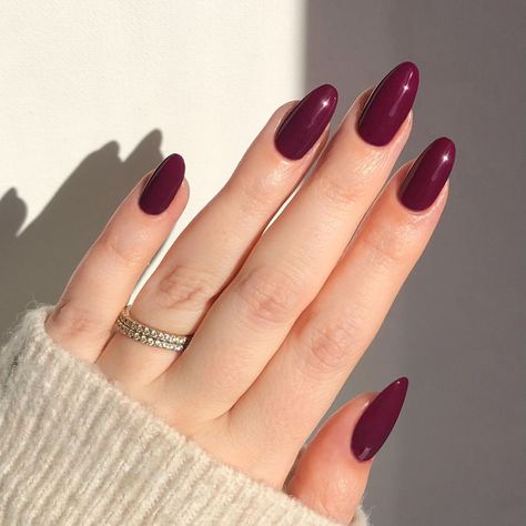 Trending for winter: Juicy Berry Tones 🍓🍒🍇   Move over classic red, deep berry hues are making their mark this season! We’re loving In… | Instagram Berry Nails, Red Nails Glitter, May Nails, Romantic Nails, Pink Manicure, Nail Colors Winter, Sweater Nails, Simple Gel Nails, Red Nail Polish