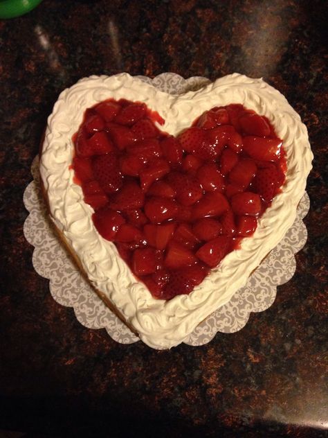 Strawberry heart shaped cheesecake Strawberry Shortcake Heart Shape, Heart Shaped Cheesecake Valentines Day, Strawberry Cake Heart Shape, Strawberry Heart Shaped Cake, Heart Shape Cheesecake, Heart Shaped Strawberry Shortcake, Heart Cake Strawberry, Heart Strawberry Cake, Heart Shaped Cheesecake