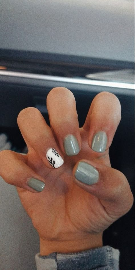 Country Gel Nail Designs, Western Wedding Nail Ideas, Mylee Gel Nail Designs, Cute Country Acrylic Nails, Finger Nail Painting Ideas, Cute Nails For Fall Short Simple, Sage Green Wedding Nails Bridesmaid, Western Short Acrylic Nails, Cute Nails Acrylic Design