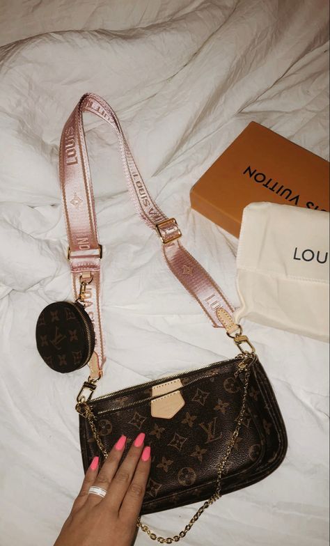 Pink strap Louis Vuitton cross body bag. Pink nails. Gucci ring. Pink Luiviton Bag, Pink Louie Vuttion Bag, Louis Vuitton Pink Bag, Louis Vuitton Bag Crossbody Purses, Cute Louis Vuitton Bags, Lv Pink Strap Bag, Lv Side Bag, Louie Vuttion Crossbody Bag, Lui Vuitton Aesthetic