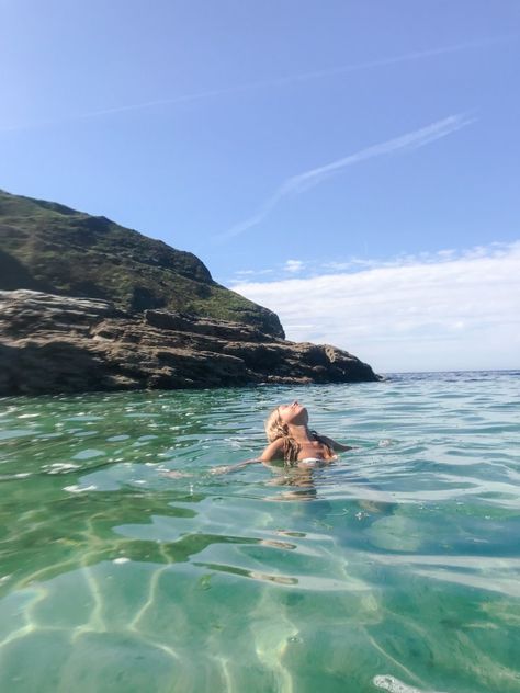 Cornwall England Beach, Hidden Beach Aesthetic, Newquay Cornwall Aesthetic, Summer In Cornwall, Cornwall Aesthetic Outfits, St Ives Cornwall Aesthetic, Cornwall England Aesthetic, Cornwall Outfits, Cornwall Aesthetic