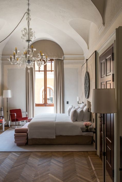 Nolinski Venezia: Where Venetian Heritage Meets Modern Luxury - The Hotel Trotter Venice Hotel, Venetian Hotel, Venice Hotels, Rosewood Hotel, Superior Room, Sophisticated Decor, Hotel Interiors, Bedroom Hotel, Hotel Design