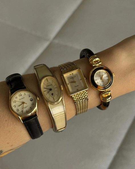 Small Watches Women, Vintage Saat, Vintage Gold Watch, Dope Jewelry Accessories, Fancy Watches, Timeless Watches, Vintage Watches Women, Clueless Outfits, Watches Women Leather