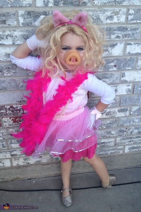 Miss Piggy - Halloween Costume Contest via @costume_works Miss Piggy Halloween Costume, Creative Kids Halloween Costume, Miss Piggy Costume, Bestie Ideas, Costume Works, Duo Halloween Costumes, Hallowen Costume, Adornos Halloween, Halloween Costume Contest