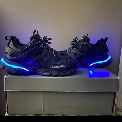 Track Led Balenciaga, Balenciaga Track Led Outfit, Track Runners Balenciaga, Led Balenciaga, Balenciaga Track Outfit, Balenciaga Sneakers Outfit, Balenciaga Track Black, Led Sneakers, Balenciaga Tracks