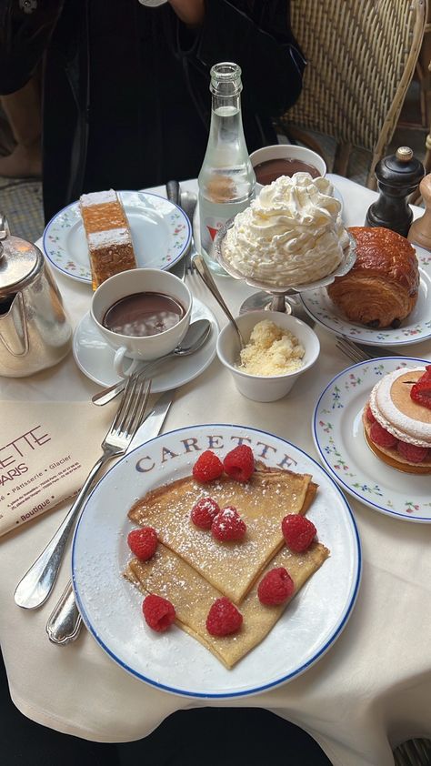 #paris #parisian #cafe #carette #hotchocolaterecipes #tea #afternoontea #europe #french #bakery #summer Essen, Paris Breakfast Cafe, Eating In Paris, Paris Lunch Aesthetic, Paris Cafes Aesthetic, French Things Aesthetic, Birthday In Paris Aesthetic, Paris Aesthetic Cafe, Flea Market Paris