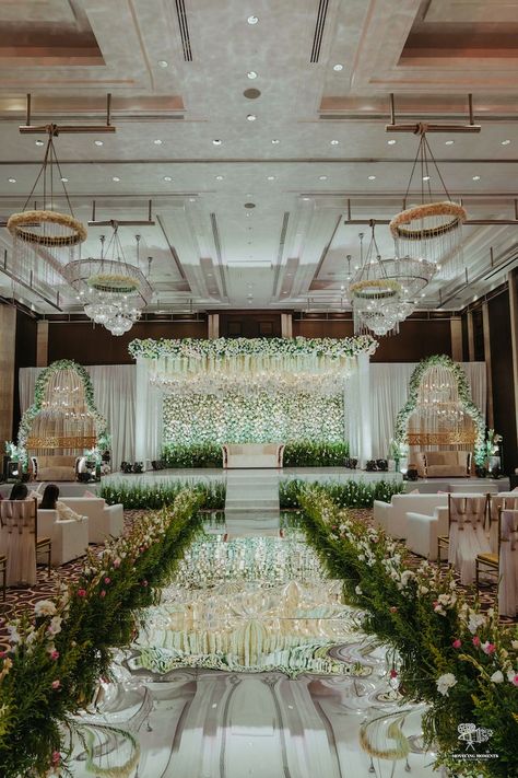 Wedding Stage Ideas, Wedding Decoration Idea, Ideas Wedding Decoration, Decoration Ideas Wedding, Indian Wedding Stage, Engagement Stage Decoration, Reception Stage Decor, Simple Stage Decorations, Haldi Decor