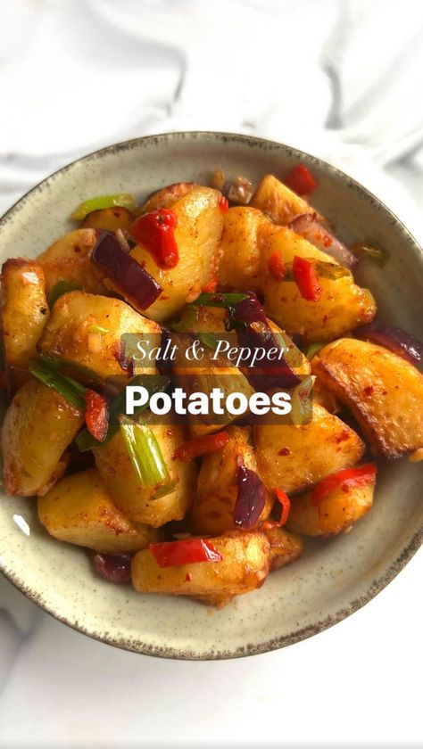 Salt And Pepper Potatoes, Salt And Pepper Chips, Chinese Five Spice, Chinese Five Spice Powder, Chinese Takeaway, Five Spice, Five Spice Powder, Food Content, Spring Onions