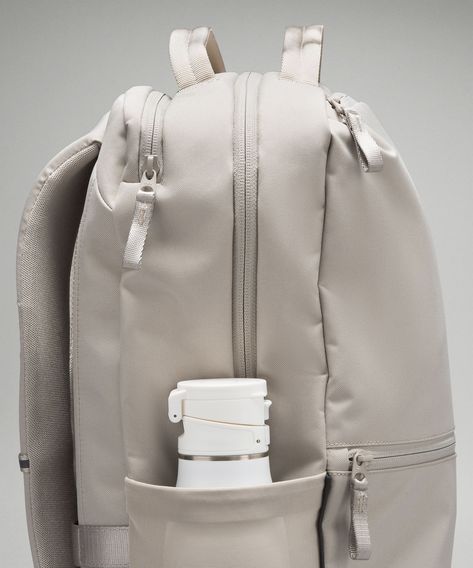 The perfect backpack for your everyday adventures. This roomy, lightweight backpack features two zippered compartments, a padded laptop sleeve, and a water-resistant front pocket.

#lululemon #backpack #travel #hiking #gym https://whispers-in-the-wind.com/back-to-school-bag-essentials-you-didnt-know-you-needed-but-totally-do/?what-i-would-bring-to-a-job-interview College Backpack Essentials Aesthetic, Shoulder Bag For College, Preppy Bookbags For School, Backpack Inspo College, Bookbag For College, Backpack With Pockets, Work Bookbag For Women, Calpack Backpack, Cute Lunch Bags High School