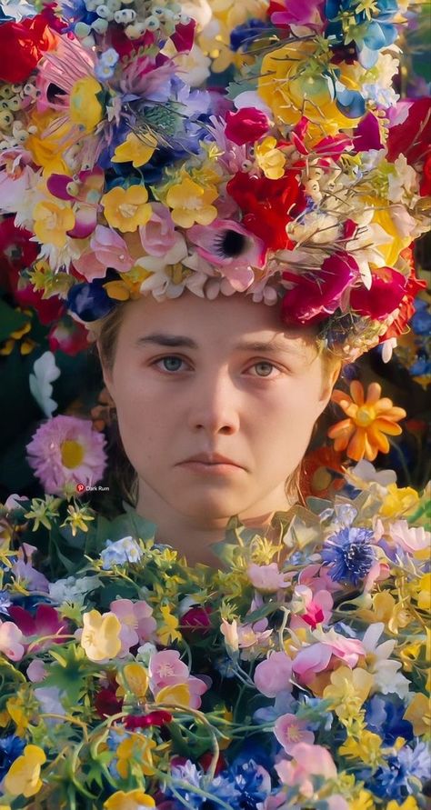 Dani Midsommar Pfp, Folk Horror, May Queen, Queen Dress, Fashion Photography Inspiration, Florence Pugh, Flower Crowns, Film Stills, Horror Films