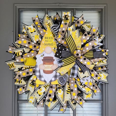 Warmer Weather Is Definitely Here! There Is No Better Way To Decorate Than Hanging A Wreath! This Wreath Would Be The Perfect Gift For A Bee Lover, A Beekeeper Or Anyone Who Loves Bees And Gnomes! It Is Made With Premium Deco Mesh And Lots Of Coordinating Wired Ribbon. Also Attached Is A Gnone Sign That Reads Bees Make Life Sweeter This Wreath Measures Approximately 23" X 23" X 7" Please Be Sure The Measurements Are Fit For The Space You Intend To Place It In. I Do Not Accept Returns/Refunds It Deco Mesh Storage Ideas, Bee Wreaths For Front Door, Bee Wreaths, Fall Ribbon Wreath, Door Gnome, Summertime Crafts, Deco Mesh Wreaths Tutorials, Rainbow Wreath, Gnome Wreath