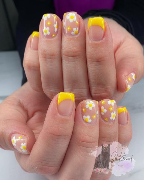 Channeling sunshine vibes with a twist! ☀️💛 Elevate your French nails with delicate yellow and white floral designs for that perfect springtime glow! • • Products used: @kupainc’s EnrichRX & gloss top coat @dndgel’s “Sun Rebels” & “Soft Tulips” @mpa_onlinestore’s gel art palette • • #springnails #shortnails #nailart #frenchnails #floralnails #handpaintednailart #getklawed #480nails #602nails #aznails #aznailsalon #phxnails #smallbusiness #nailsmagazine #tempe #chandler #nails #nailsofinsta... Yellow Sunshine Nails, Sunshine Nails Design, Soft Nail Designs, Sun Nail Art, Sunshine Nails, Neutral Nail Art Designs, Neutral Nail Art, Sun Nails, Sunshine Vibes