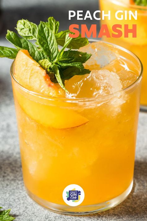 Peach Mint Cocktail, Gin And Pineapple Cocktail, Fresh Peach Cocktail, Gin And Lemonade Cocktails, Peach Gin Cocktail, Peach Juice Cocktail, August Cocktails, Peach Cocktail Recipes, Gin Smash Recipe