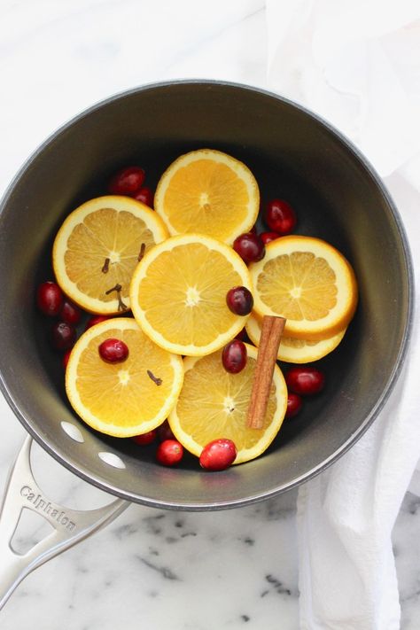 Holiday Stove Top Potpourri - MANDY JACKSON Apple Orange Cinnamon Smell, Essen, Stove Potpourri, Slow Cooker Christmas, Homemade Potpourri, Simmer Pot Recipes, Potpourri Gift, Stove Top Potpourri, Simmering Potpourri