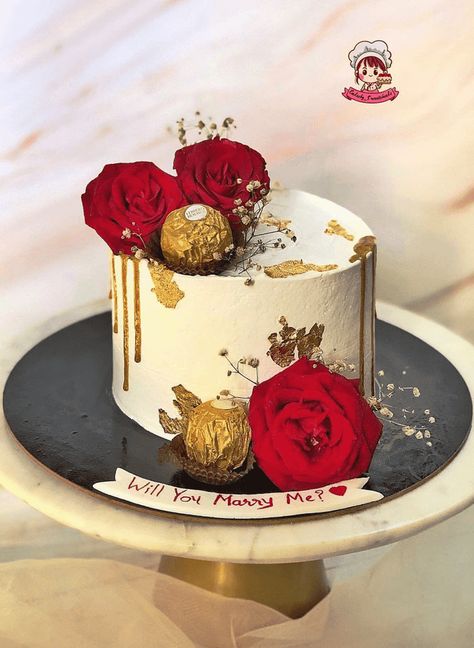 Redvelvet Cake Designs, Anniversary Cake Ideas For Parents, Red Rose Cake Design, Aniversary Cakes Designs, Latest Anniversary Cake Designs, Anniversary Cakes Ideas Couple, Red Rose Birthday Cake, Red Velvet Cake Decoration, Red Rose Cake