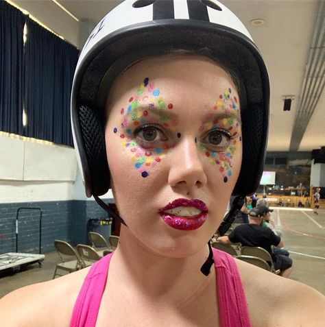 Roller derby confetti and glitter #boutmakeup Roller Skating Makeup, Roller Derby Face Paint, Roller Derby Bout Makeup, Roller Derby Makeup, Derby Girl, Derby Outfits, Day Makeup, Roller Derby, Roller Skating