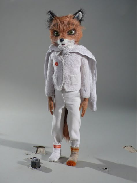 Wes Anderson Costume Design, Ash Mr Fantastic Cosplay, Fantastic Me Fox Halloween Costume, Halloween Costumes Wes Anderson, Halloween Costume Film Character, Ash From Fantastic Mr Fox Costume Ideas, Kristofferson Fantastic Mr Fox Costume, Kristofferson Costume, Transmasc Halloween Costumes