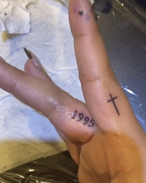 Hand Small Tattoos For Women, Finger Tattoos For Friends, Hand And Wrist Tattoos, Lil Tattoo, Wrist Tattoo Designs, Small Girly Tattoos, Small Finger Tattoos, Ear Tattoo Ideas, Hand And Finger Tattoos