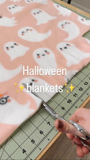 Tie Blankets Fleece Ideas, How To Make A Tie Blanket, Tie Knot Blanket Ideas, Halloween Knot Blanket, Tie Blanket Measurements, Halloween Diy Blanket, Fall Tie Blanket, Halloween Blanket Diy, Tie Blankets Fleece Fall