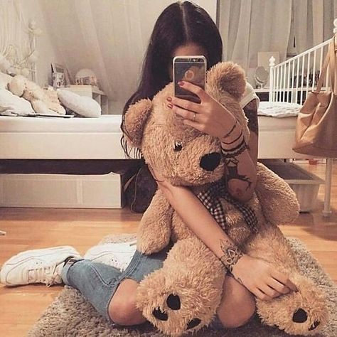 Teddy Bear Aesthetic, Bear Aesthetic, Teddy Pictures, Teddy Girl, Teddy Bear Wallpaper, Couple Goals Teenagers Pictures, Baby Tumblr, Teddy Bear Girl, Teddy Bear Pictures