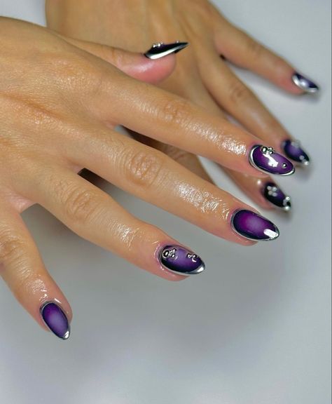 𝐦𝐚𝐧𝐢𝐜𝐮𝐫𝐞𝐬 𝐛𝐲 𝐦𝐨 🧚🏻 on Instagram: "virgo 🤝🏻 dark tones @apresnailofficial short almond Fun Nail Art Creative, Purple And Chrome Nails, Dark Purple Nails Short, Nails Purple Dark, Purple Almond Nails Design, Dark Purple Acrylic Nails, Acrylic Nail Designs Fall, Nail Art Fall, Nail Designs Fall