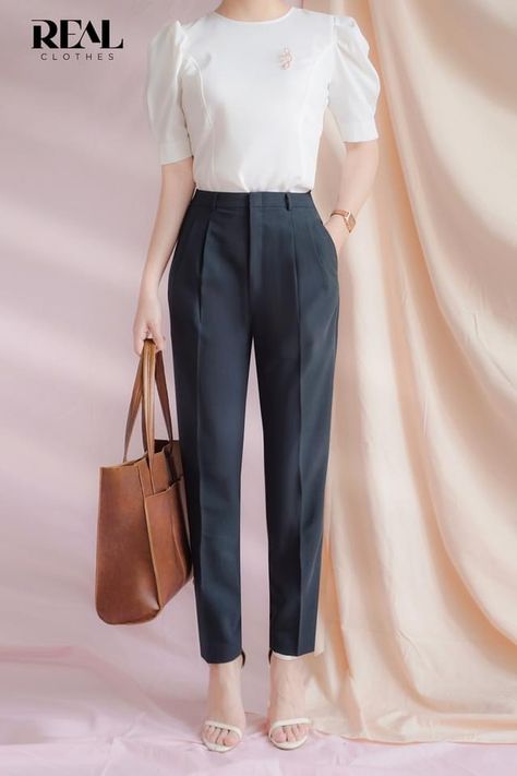 Korean Formal Pants Women, Highwaist Pants Outfits, Office Wear Outfit, Formal Pants Women, Women Trousers Design, Tartan Trousers, Casual Work Outfits Women, Fashionable Work Outfit, Women Trousers