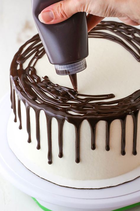 How to Make a Chocolate Drip Cake - Life Love and Sugar Simple Ways To Decorate A Cake, Chocolate Drip On Cake, Chocolate Drip Recipe, Drip Cake Designs, Red Wine Chocolate Cake, Drip Cake Recipes, Frosted Cake, Chocolate Cake Designs, Cold Cake