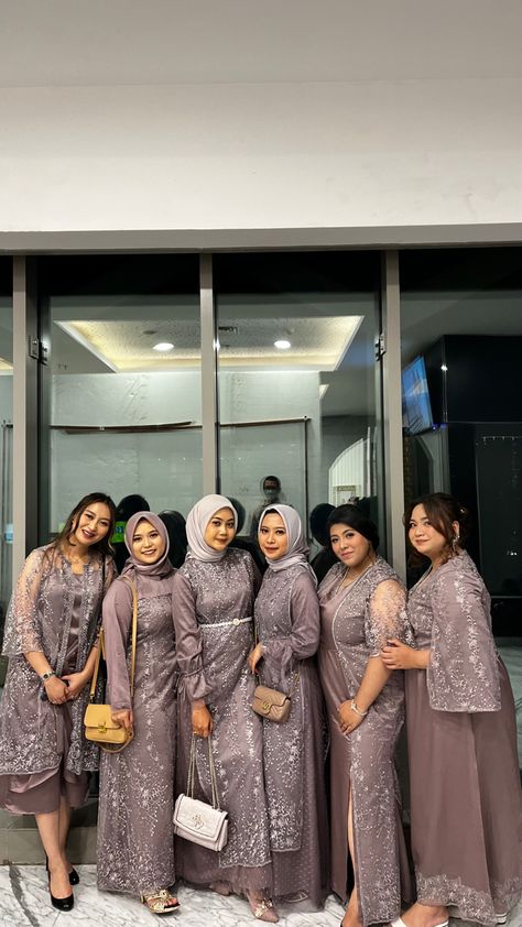 #kebayabridesmaid #kebaya #bridesmaid Gaun Kebaya Modern Dresses, Bridesmaid Songket, Bridesmaid Kebaya, Seragam Bridesmaid, Kebaya Bridesmaid, Kebaya Modern Dress, Kebaya Modern, Designer Bridesmaid Dresses, Dress Bridesmaid