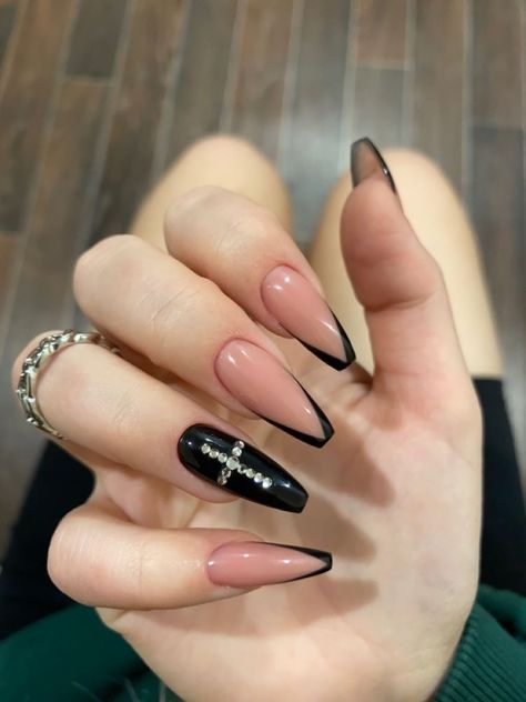 Black Nails With Cross, Fancy Black Nails, Summer Nails Designs, Cross Nails, Black Acrylic Nails, Punk Nails, Goth Nails, Grunge Nails, Nails 2023