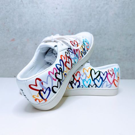 Custom Vinyl Shoes, Handmade Shoes Pattern Custom, Sneaker Art Custom, Sharpie Christmas Sneakers, Fabric Marker Sneakers, Lettering Shoes, Customising Shoes, Canvas Shoes Diy, Upcycle Shoes