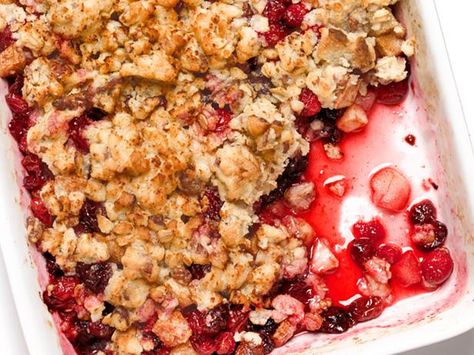 Get Cranberry-Pear Crisp Recipe from Food Network Cranberry Crisp, Pear Crisp, Cranberry Pear, Pear Crumble, Fun Thanksgiving Desserts, Berry Crumble, Fruit Crisp, Pear Recipes, Thanksgiving Food Desserts