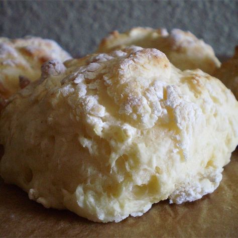 Leftover Sour Cream, Recipes Using Sour Cream, Recipes Biscuits, Sour Cream Uses, Sour Cream Biscuits, Sour Cream Desserts, Cottagecore Recipes, Compound Butters, Bread Biscuits