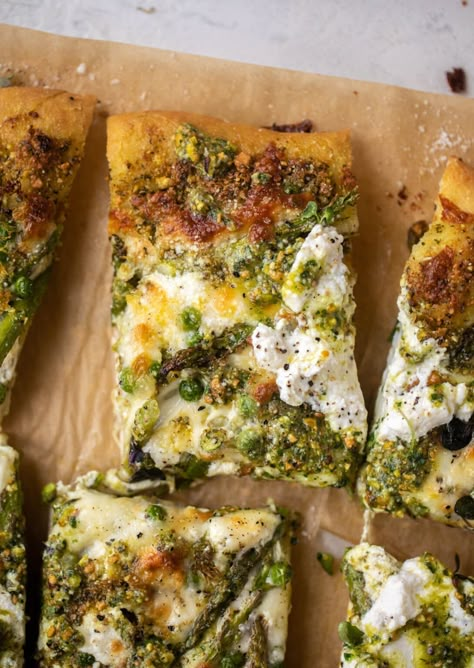 Pistachio Pesto Pizza with Asparagus and Ricotta Vegetarian Recipes With Asparagus, Festive Dinner Ideas, Pistachio Recipes Savory, Lunch Ideas Christmas, Asparagus Ricotta, Cheese Asparagus, Edible Gift Baskets, Vegetarian Christmas Dinner, Spring Dinners