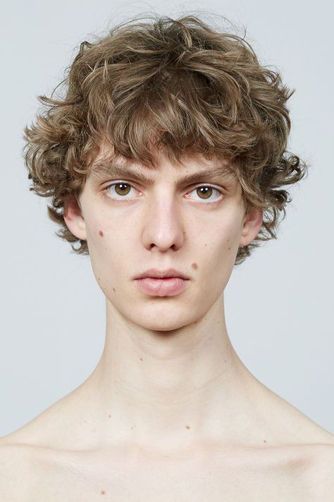 The 10 models that walked the most during Menswear Fashion Week | Vogue Paris Male Model Face Portraits, Men Face Reference, Interesting Faces Men, Unique Faces Men, Fashion Model Face, Male Model Portrait, Mens Portraits, Darla Hood, Model Faces