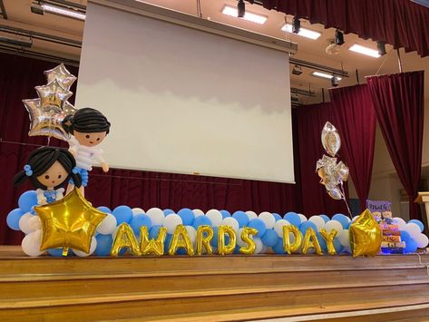 Talent Show Balloon Decor, Stage Balloon Decor, Balloon Stage Decorations, Graduation Stage, Stage Decoration Ideas, Farewell Ideas, Balloon Arch Decorations, Balloon Company, Ten Ten