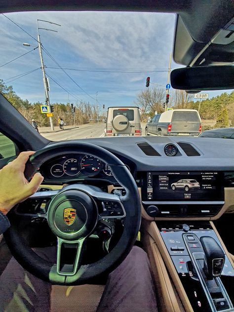 Cayenne chases Cube Brown Hair Selfie, Porsche Gt, Girls Driving, Luxury Car Brands, Porsche Club, Gym Logo, Porsche Classic, Black Photography, Porsche Gt3