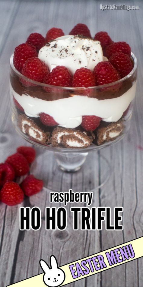 Super simple dessert! Use store bought Ho Hos instead of cake in this easy no bake dessert. This Chocolate Raspberry Ho Ho Trifle is ready in 15 minutes and having only 5 ingredients. It is perfect for Easter. Raspberry Trifle, Valentines Recipes Desserts, Low Carb Cheesecake, Low Carb Chocolate, Valentine Desserts, Valentines Day Desserts, Easy No Bake Desserts, Banana Chocolate Chip, Chocolate Raspberry