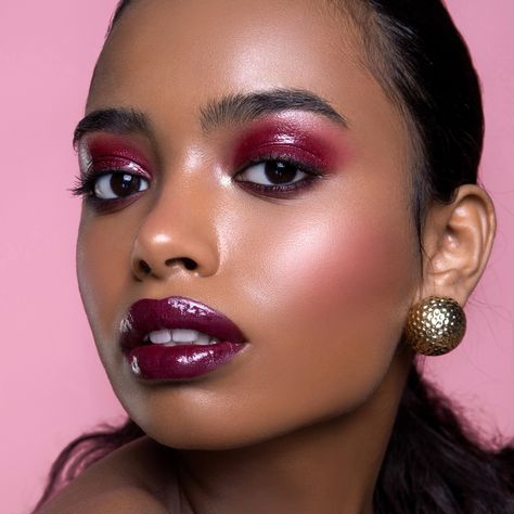 Bold Eye And Lip Makeup, Berry Toned Makeup, Current Makeup Trends 2023, Jewel Tone Makeup, Monochromatic Makeup Looks, Bold Lipstick Makeup, Festival Eye Makeup, Bold Lip Makeup, Eye Makeup Guide