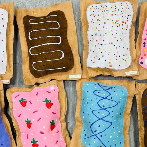 Jordan Hale on Instagram: "We conquered sewing in 4th Grade!! Our Pop Tart pillows are ready for Fine Arts Night as we get ready to admire all of Lower School artist’s “Sweet Treats” 🍭🧁🍬🍩🍰🎂🍦 . . . #sewing #poptarts #artshow #artclass #artday #arteducation #artteacher #artteacherofig #ilovemyjob #iamateacher #elementaryartteacher #artlessons #kidscreate #primaryart #art #artlife #artteacherlife #elementaryart #elementary #creative #education #educator #arteducation #iteachart #artroom #teachersofinstagram #artsy #teachart #ElementaryArtEducation #teacherlife #artteachersofinstagram" Art Crafts Middle School, Elementary Art Themes, Cool Elementary Art Projects, Pop Tart Art Project, Pop Tart Art, Elementary Art Show Themes, Elementary Art Sculpture, Back To School Art Lessons, Fun Middle School Art Projects