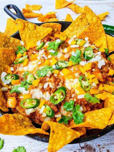 Easy Beef Nachos – Best Homemade Nacho Recipe – Finger Food – Appetizers – Snacks – Party Food – Quick – Simple Easy Nachos Recipe Simple, Mexican Nachos Recipe, Easy Nachos Recipe Beef, Easy Beef Nachos, Beef Nachos, Best Nacho Recipe, Nachos Cheese Recipe, Nachos Recipe Beef, Quick Meals To Make