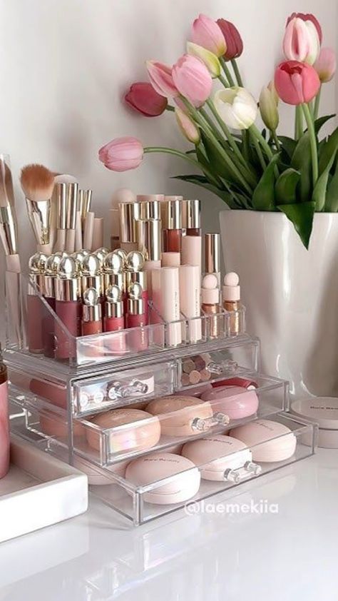 Girly Aesthetic Things, Rare Beauty Organization, Rare Beauty Collection, Makeup Items Aesthetic, Organize Make Up, Rare Beauty Aesthetic, Pink Makeup Products, Makeup Collection Aesthetic, Organize Aesthetic