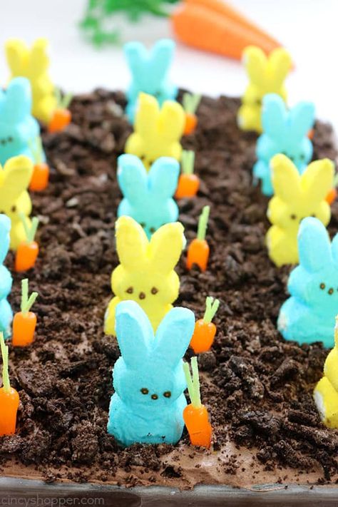 If you are needing an easy but delicious dessert for Easter, you will want to make this PEEPS Easter Garden Poke Cake. Super fun, colorful plus ...it's easy. #Easter #PEEPS Peeps Dessert, Peeps Cake, Easter Marshmallow, Chicken Pot Pie Casserole, Peeps Easter, Easter Desserts Recipes, Garden Cakes, Poke Cake Recipes, Easter Garden