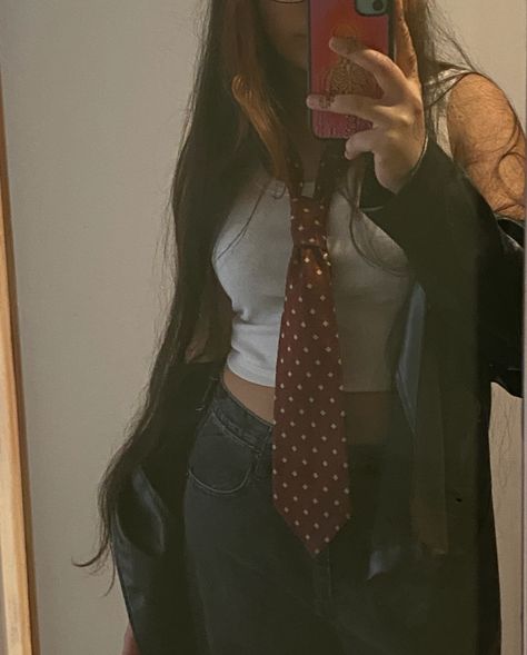 Casual Necktie Outfit, Necktie Outfits For Women Casual, Tie Grunge Outfit, Female Outfits With Ties, Red Necktie Outfit, Tie Outfit For Women Grunge, Female Tie Outfit, Grunge Tie Outfit, Grunge Female Outfit