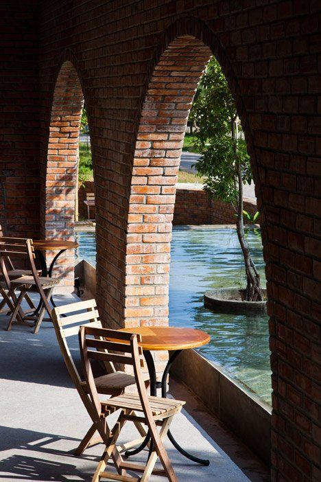 Dong Hoi, Vietnam Cafe, Brick Cafe, Brick Arches, Brick Art, Brick Arch, Arch Architecture, Casas Coloniales, Brick Architecture