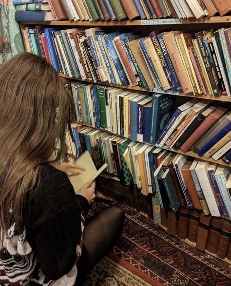 harriet kilpatrick | happy place Harriet Kilpatrick, Literature Aesthetic, Lots Of Books, Downtown Girl Aesthetic, Good Read, Library Aesthetic, Downtown Girl, Up Book, Reading A Book