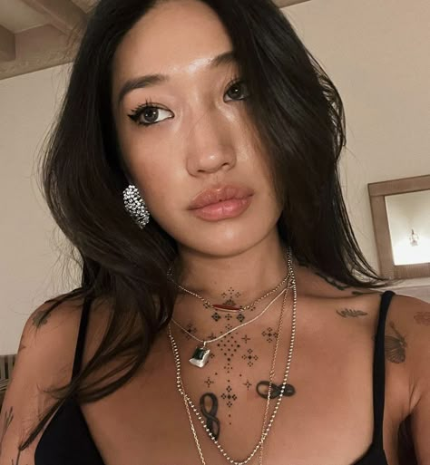 Beauty Job, Peggy Gou, Beauty Magazine, Girl Inspiration, Indie Outfits, Insta Photo Ideas, Tattoo Style, Cute Tattoos, Pretty Woman