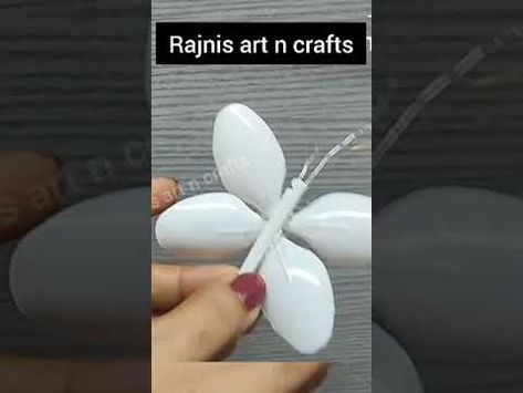 Spoon Art Diy, Spoon Butterfly, Plastic Spoon Art, Cool Crafts For Kids, Nursing Home Crafts, Fork Crafts, Plastic Spoon Crafts, Butterfly Shorts, Spoon Craft