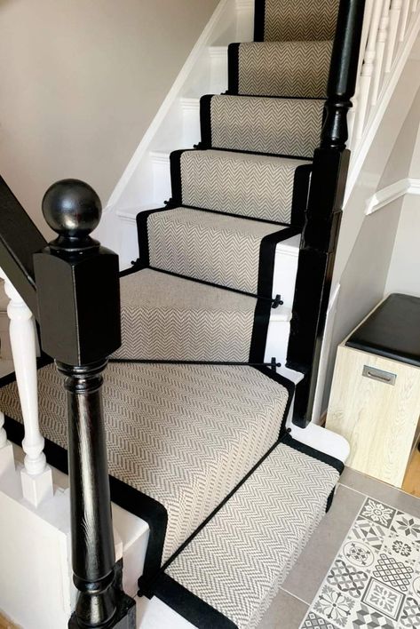 Black Newel Post And Handrail, Painted Stairs With Runner And Landing, Black Stair Rods Carpet Runner, Stairway Runner With Landing, Black Stair Handrail, Stair Runner And Landing, Stair Runner On Curved Stairs, Black Handrails For Stairs, Modern Bannister